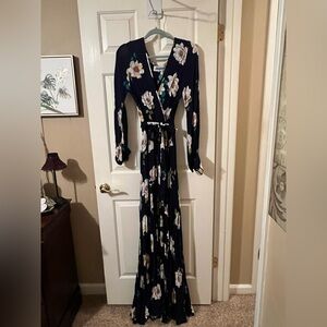 NWOT Meghan Los Angeles Long Sleeve V Neck Floral Lilypad Maxi Dress Size Small
